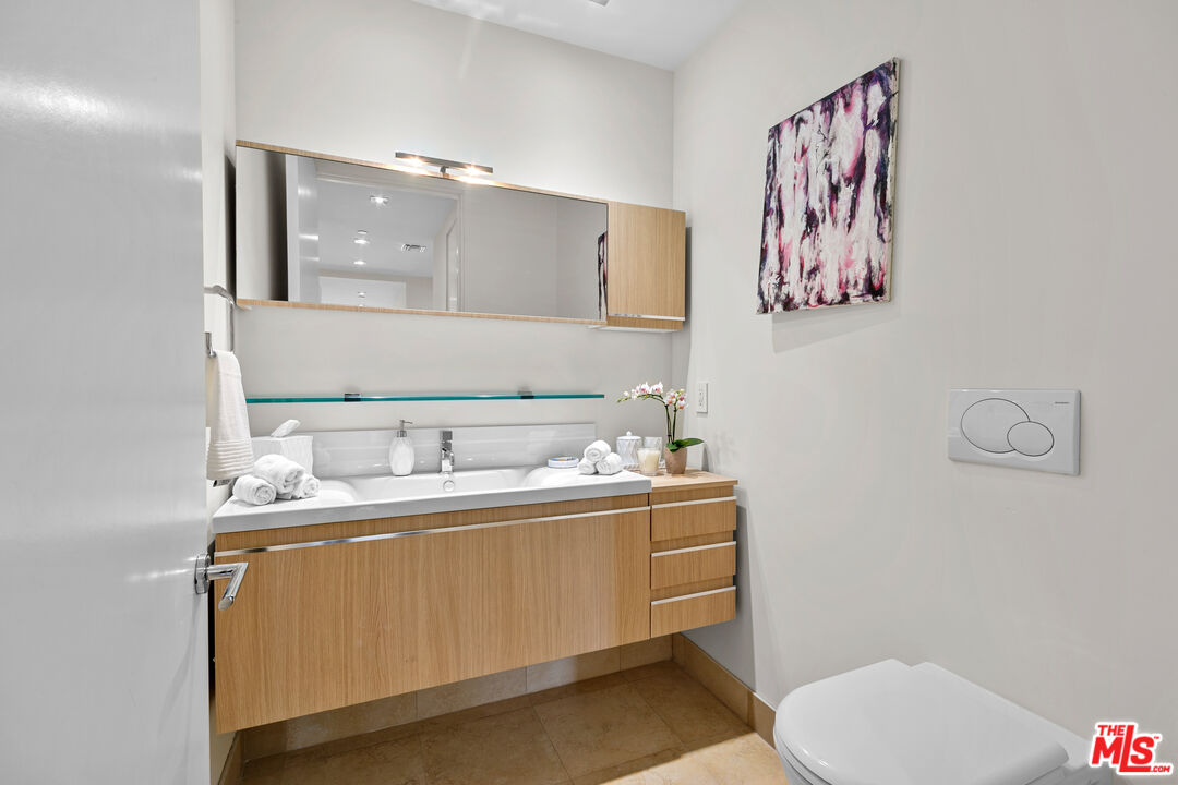 443 N Palm Dr Unit: 302