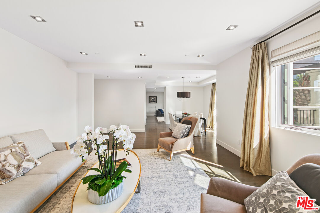 443 N Palm Dr Unit: 302