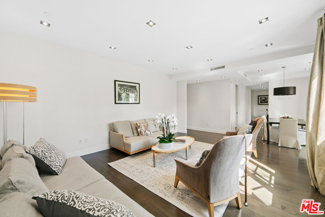 443 N Palm Dr Unit: 302