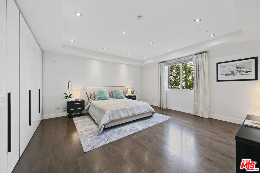 443 N Palm Dr Unit: 302