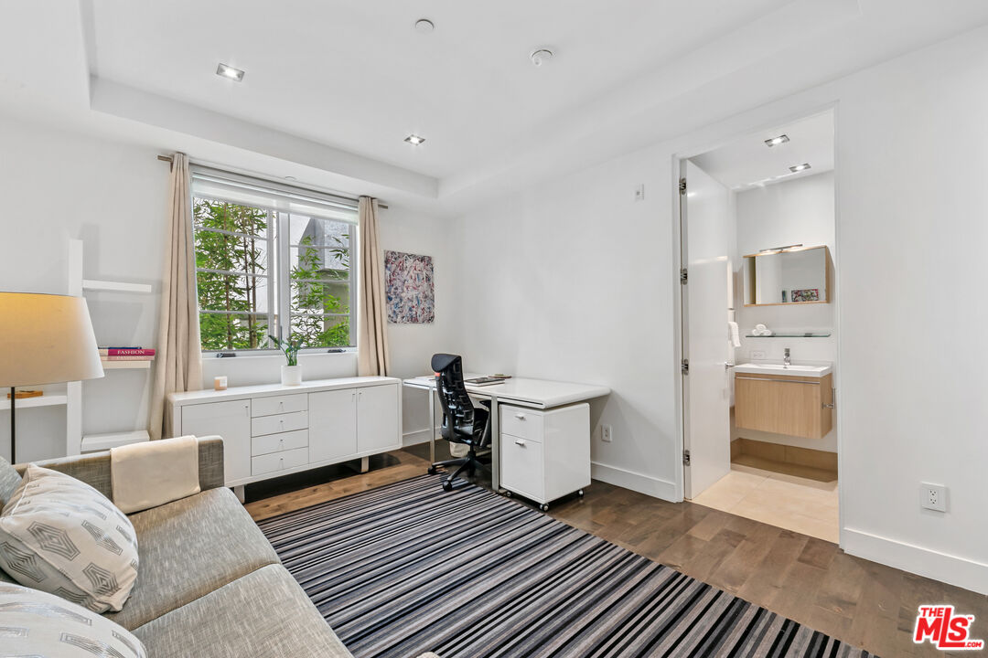 443 N Palm Dr Unit: 302