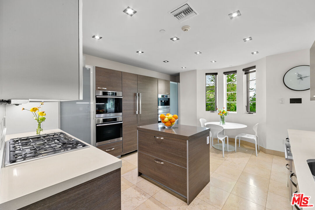 443 N Palm Dr Unit: 302