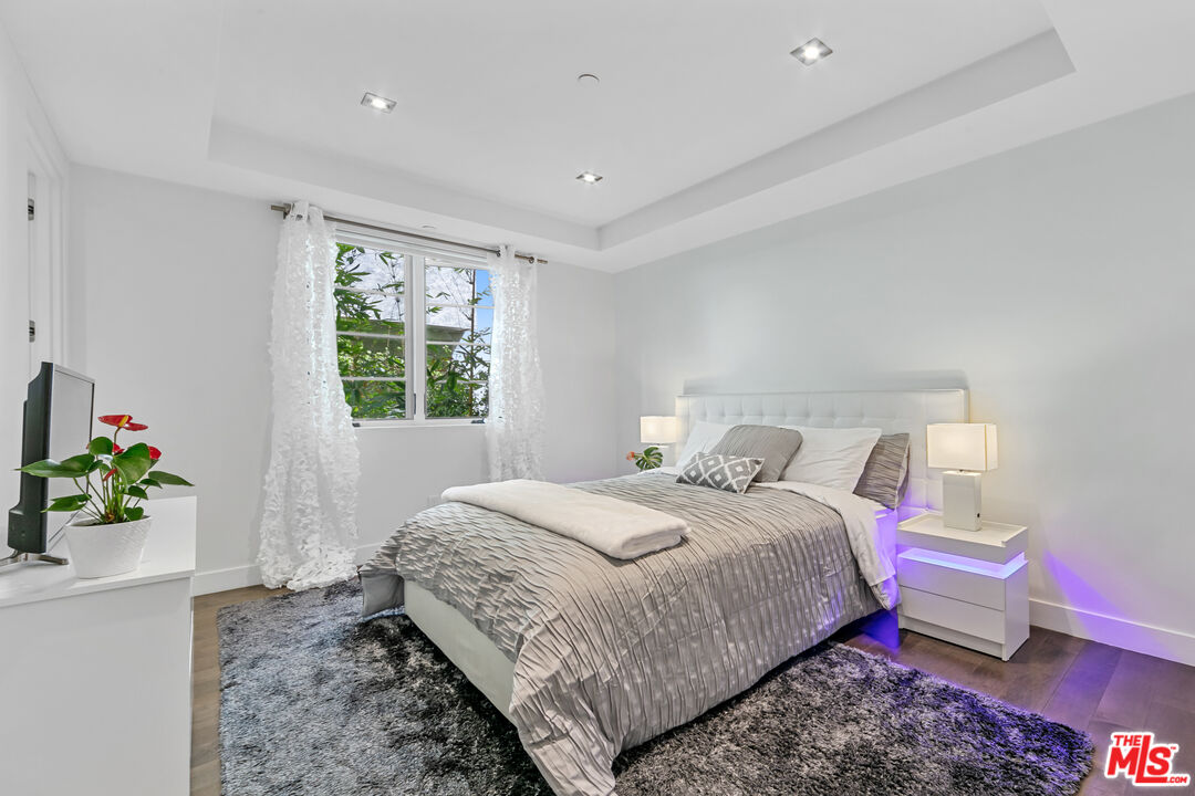 443 N Palm Dr Unit: 302