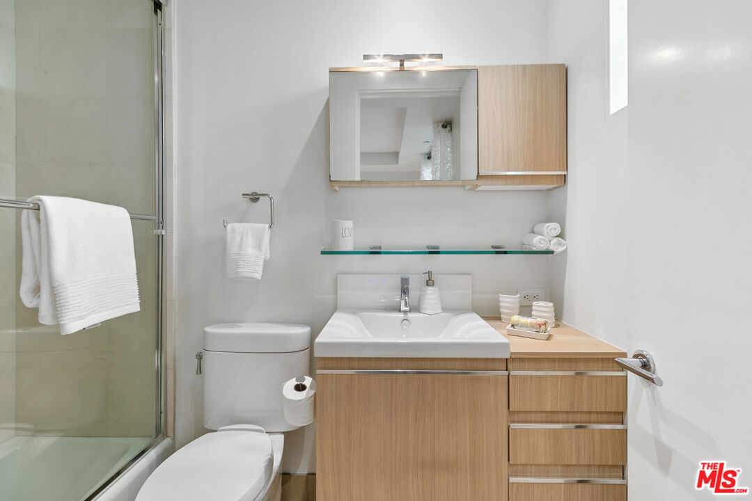 443 N Palm Dr Unit: 302