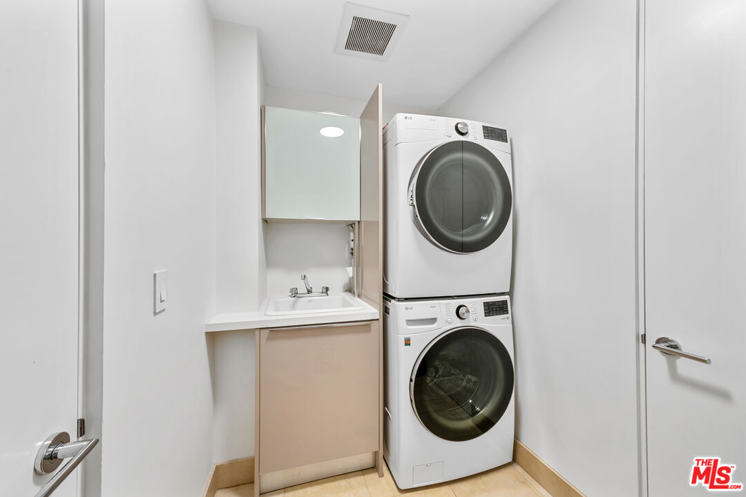 443 N Palm Dr Unit: 302