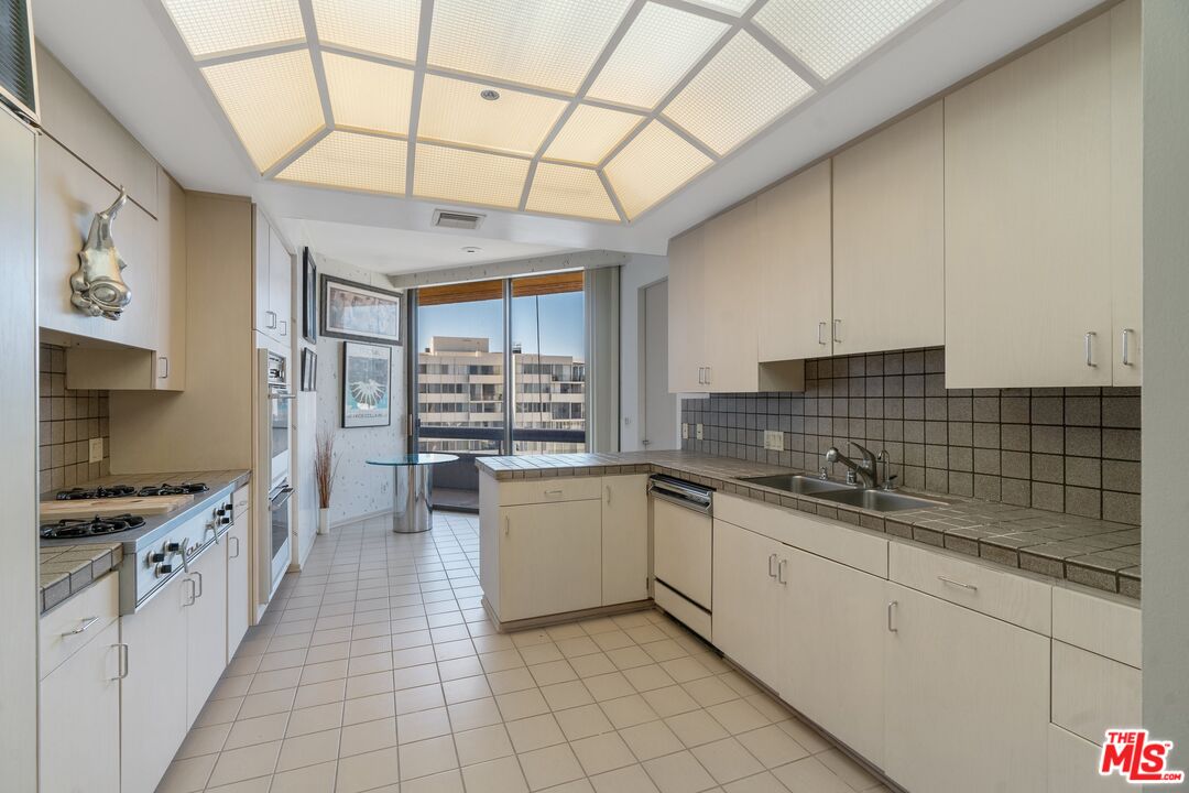 10430 Wilshire Blvd Unit: 1003