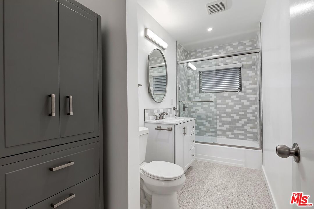 1035 N Sierra Bonita Ave Unit: 1