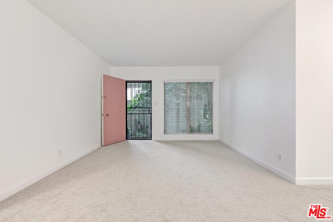 1035 N Sierra Bonita Ave Unit: 1