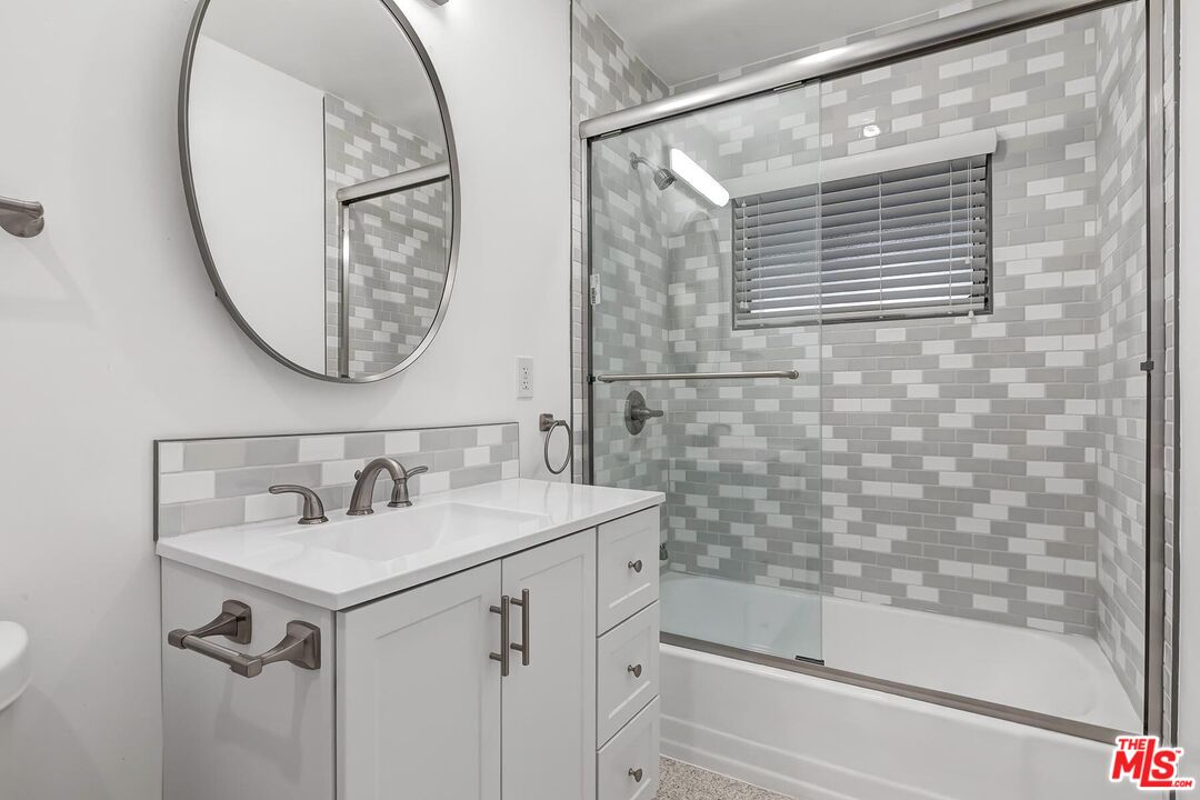 1035 N Sierra Bonita Ave Unit: 1