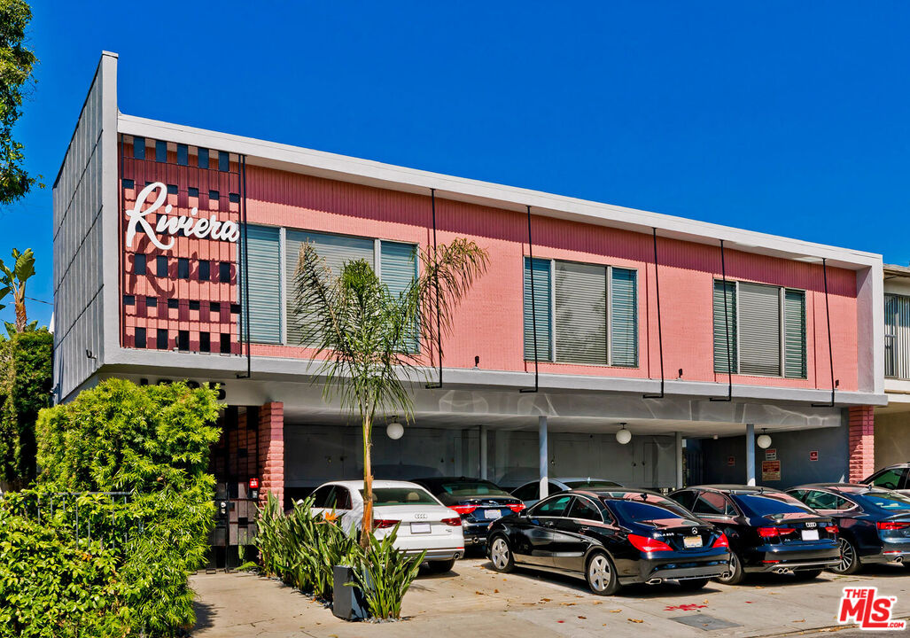 1035 N Sierra Bonita Ave Unit: 1