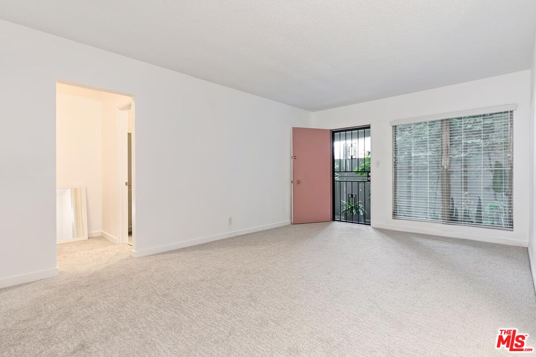 1035 N Sierra Bonita Ave Unit: 1