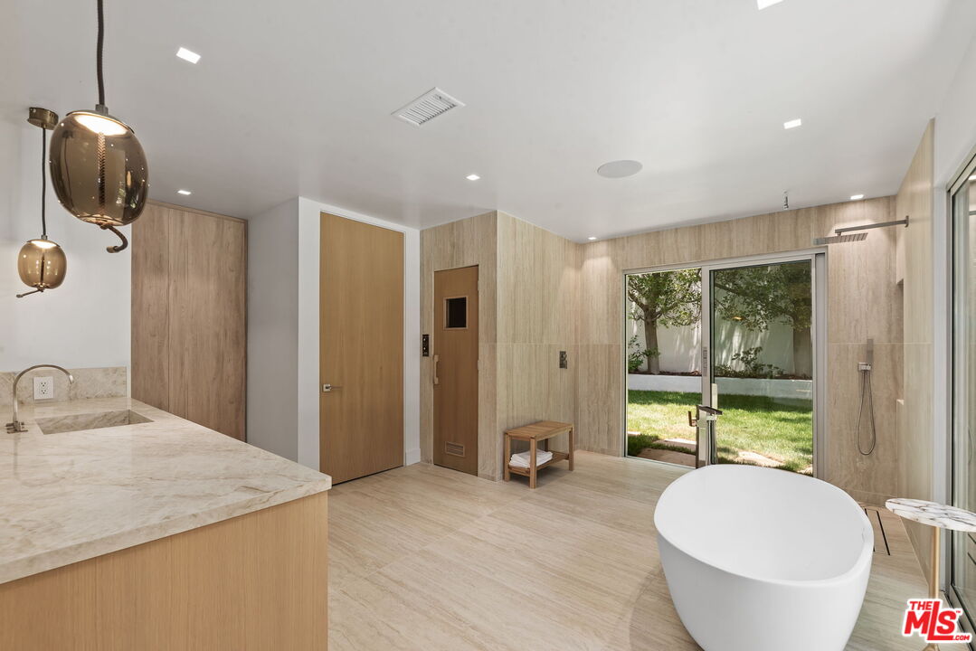 9451 Hidden Valley Pl