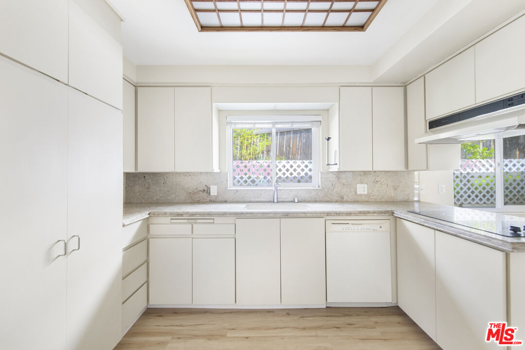 2338 NELLA VISTA AVE