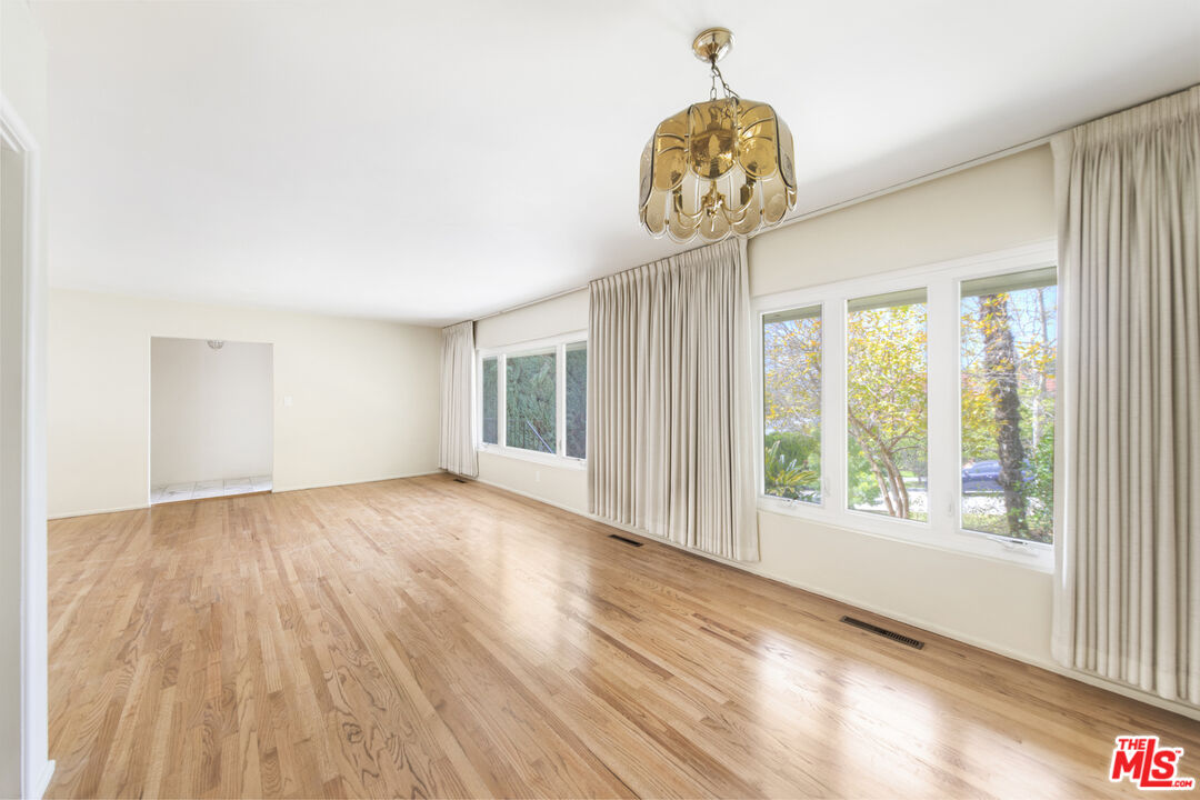 2338 NELLA VISTA AVE