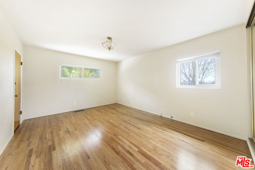 2338 NELLA VISTA AVE