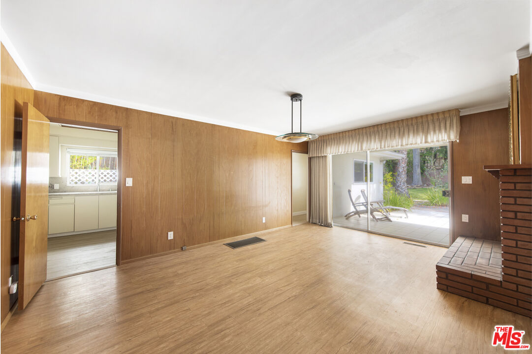 2338 NELLA VISTA AVE