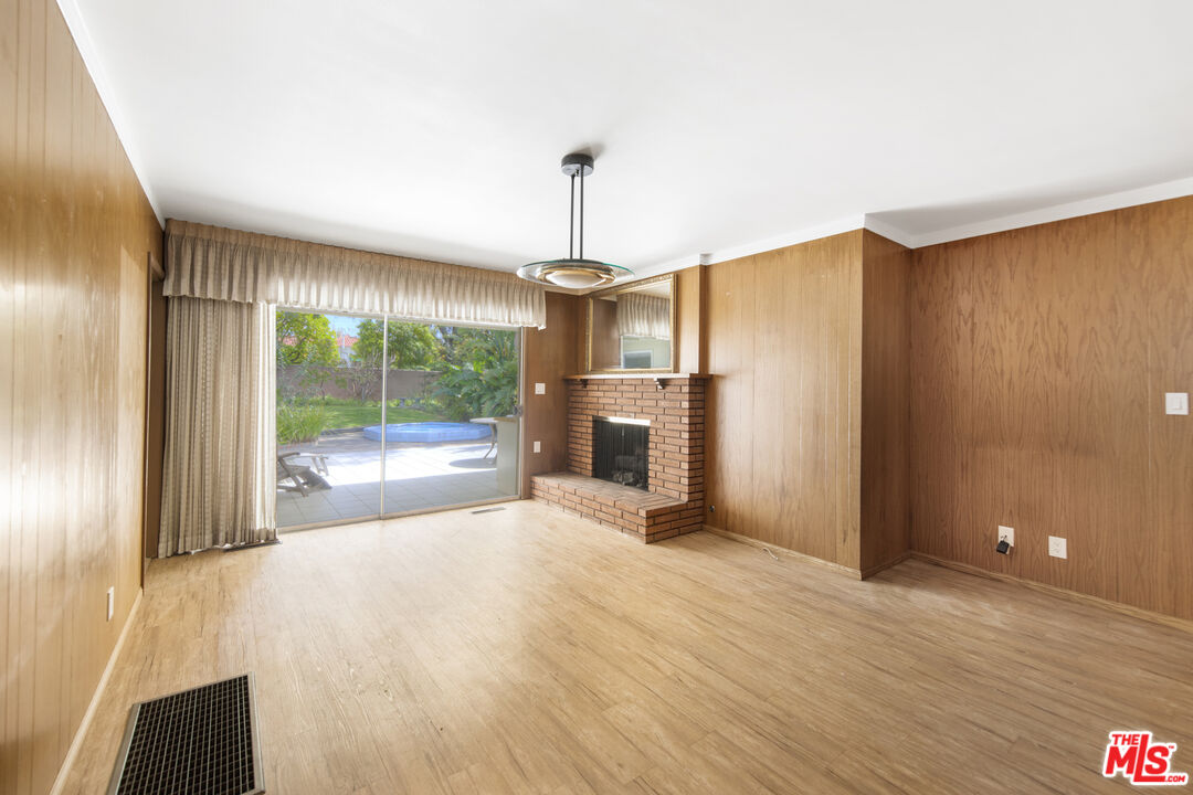 2338 NELLA VISTA AVE