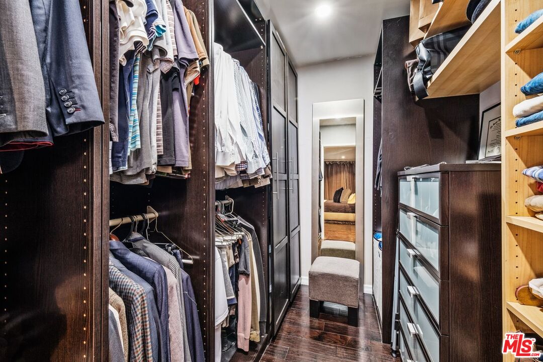 949 N KINGS RD Unit: 303