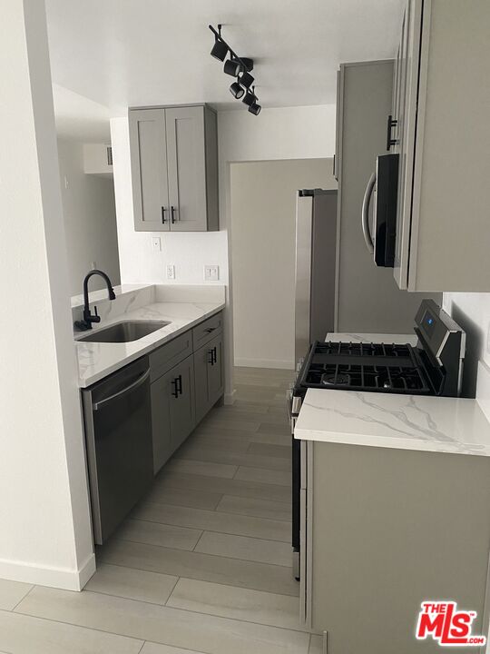 13925 Sherman Way Unit: 11