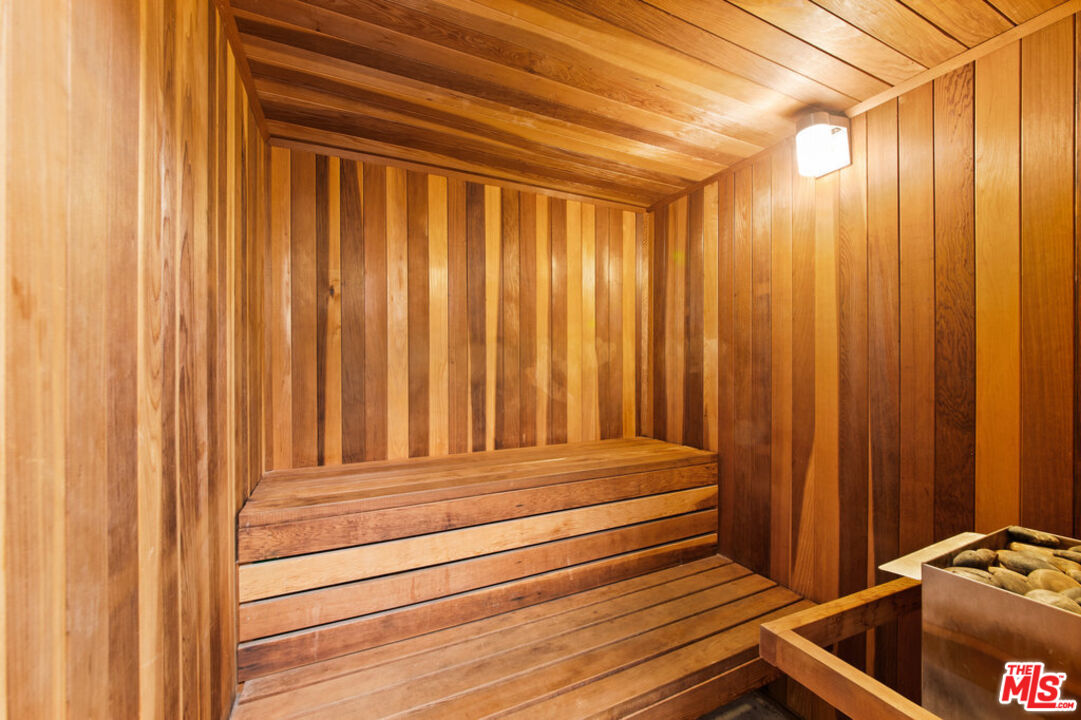 11700 Iowa Ave Unit: 103