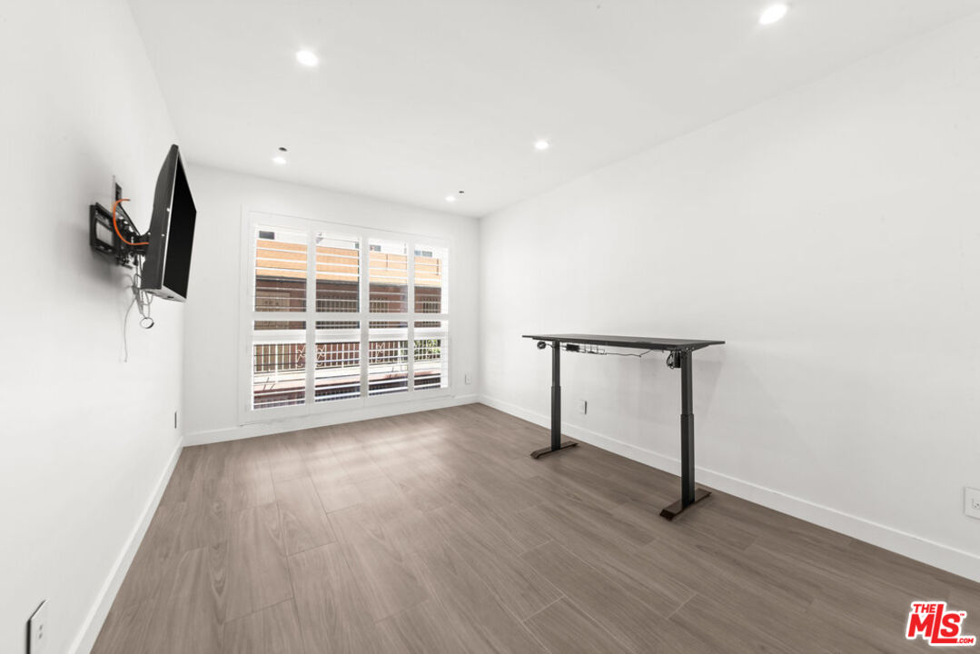 11700 Iowa Ave Unit: 103