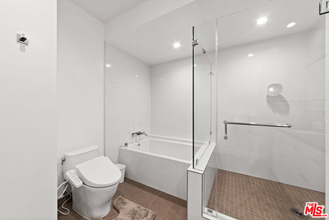 11700 Iowa Ave Unit: 103