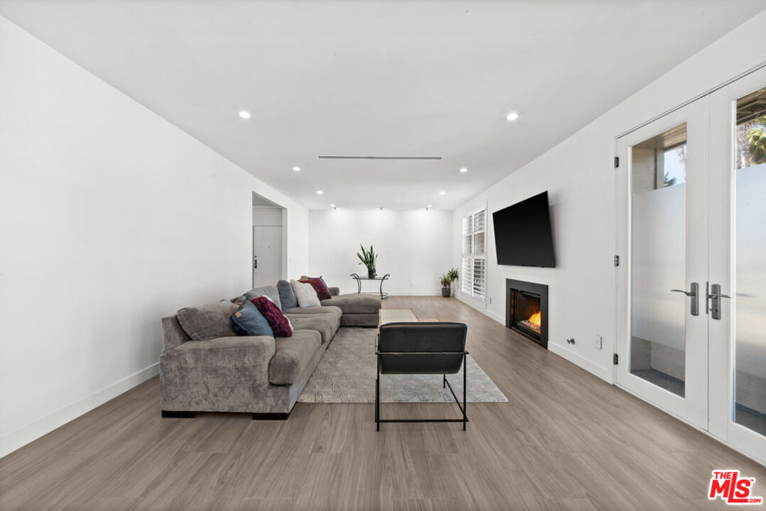 11700 Iowa Ave Unit: 103