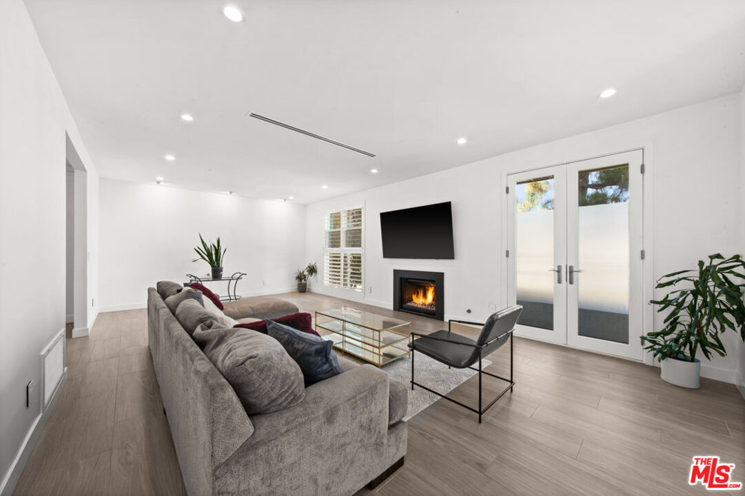 11700 Iowa Ave Unit: 103