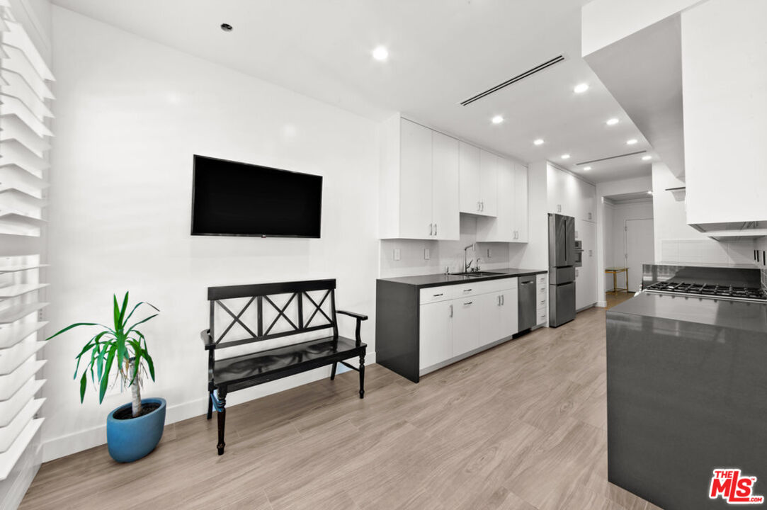 11700 Iowa Ave Unit: 103