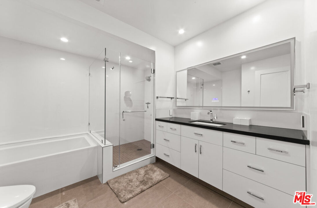 11700 Iowa Ave Unit: 103