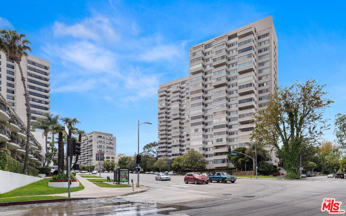 875 Comstock Ave Unit: 8E/F