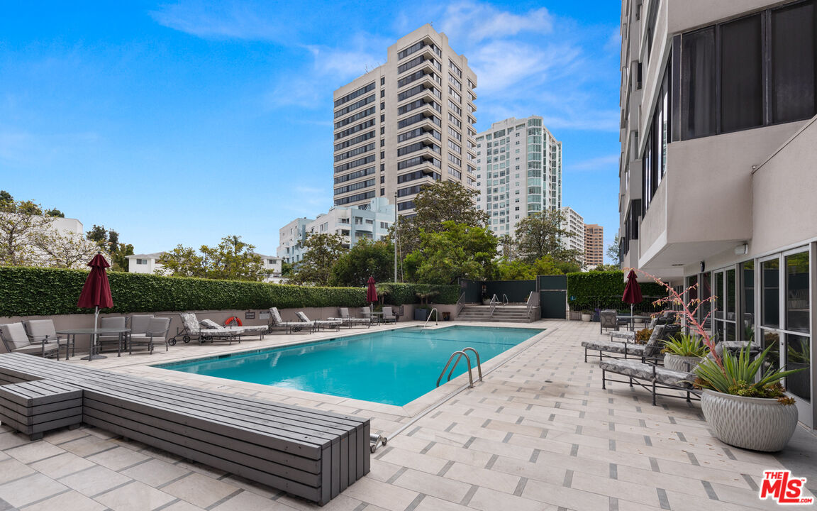 875 Comstock Ave Unit: 8E/F