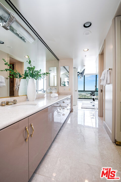 10490 Wilshire Blvd Unit: PH 3