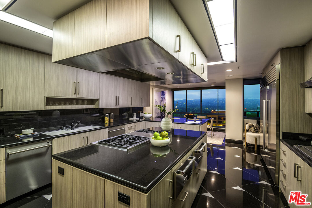 10490 Wilshire Blvd Unit: PH 3