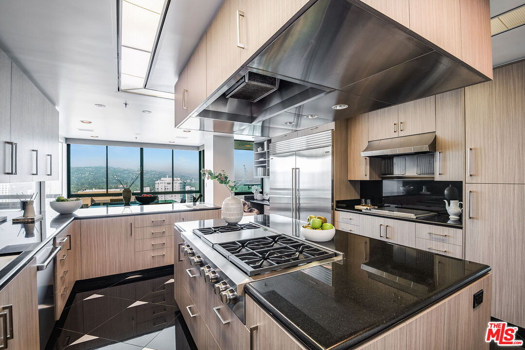 10490 Wilshire Blvd Unit: PH 3