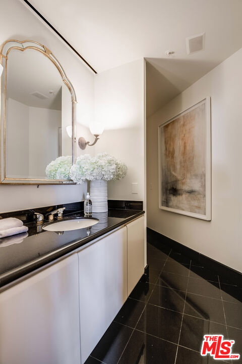 10490 Wilshire Blvd Unit: PH 3