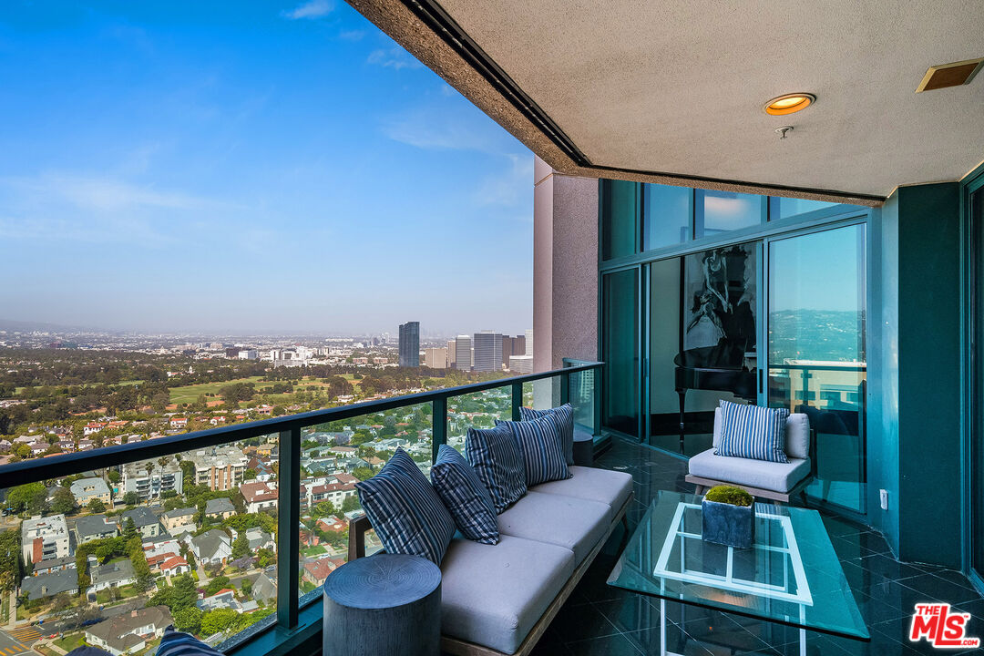 10490 Wilshire Blvd Unit: PH 3