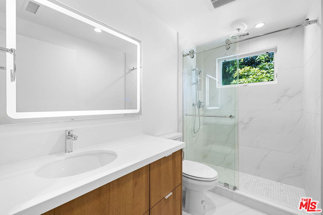 8833 Cynthia St Unit: 204