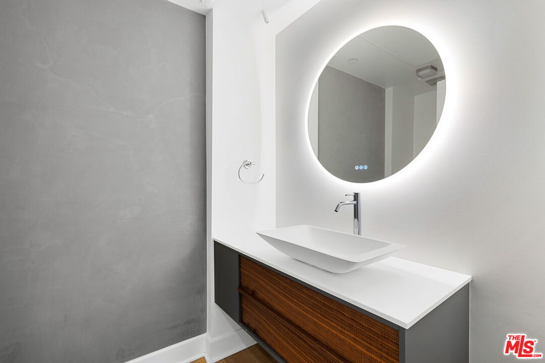 8833 Cynthia St Unit: 204