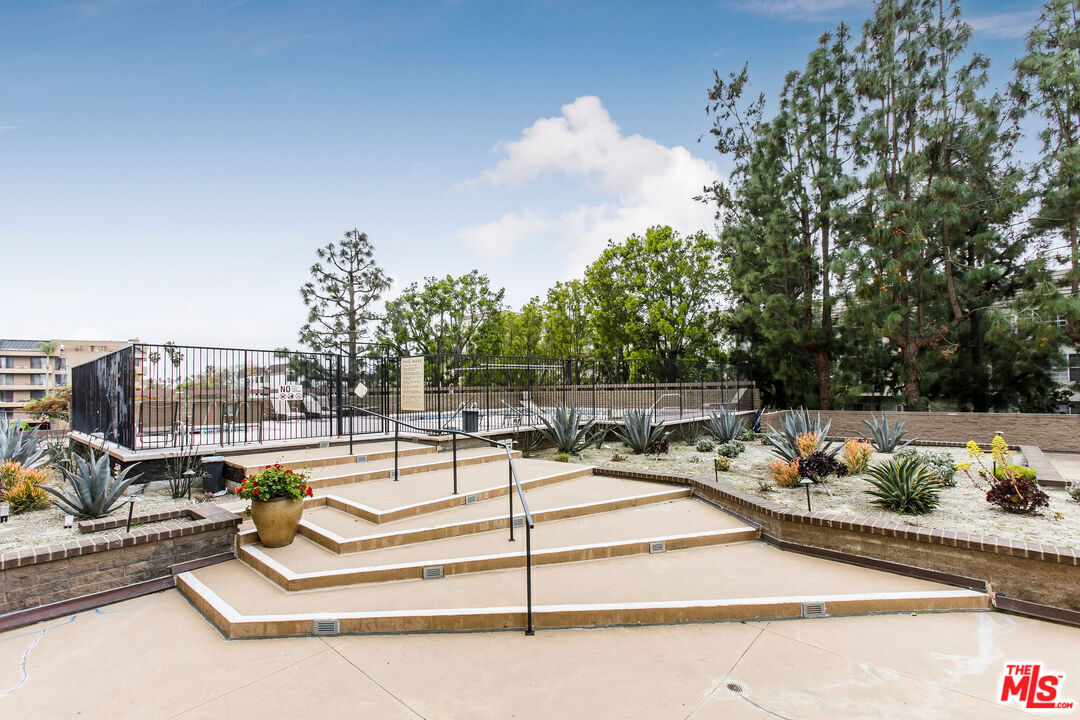 321 S San Vicente Blvd Unit: 1002