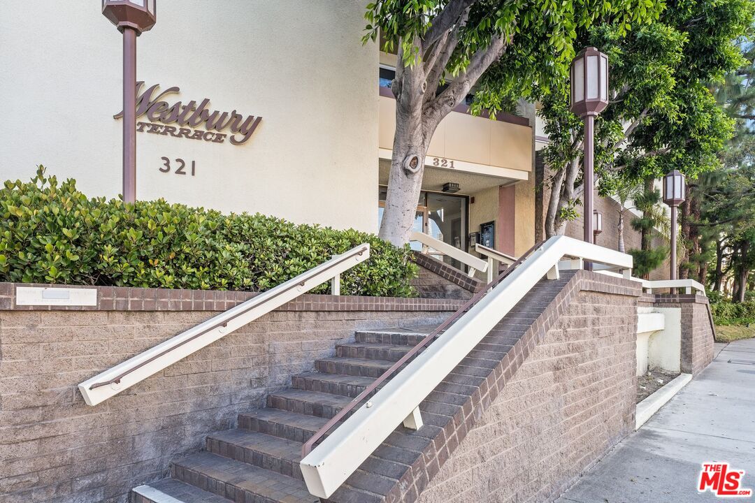 321 S San Vicente Blvd Unit: 1002