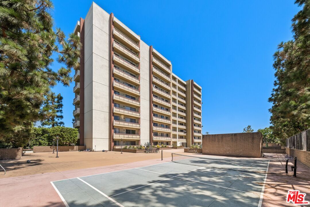 321 S San Vicente Blvd Unit: 1002