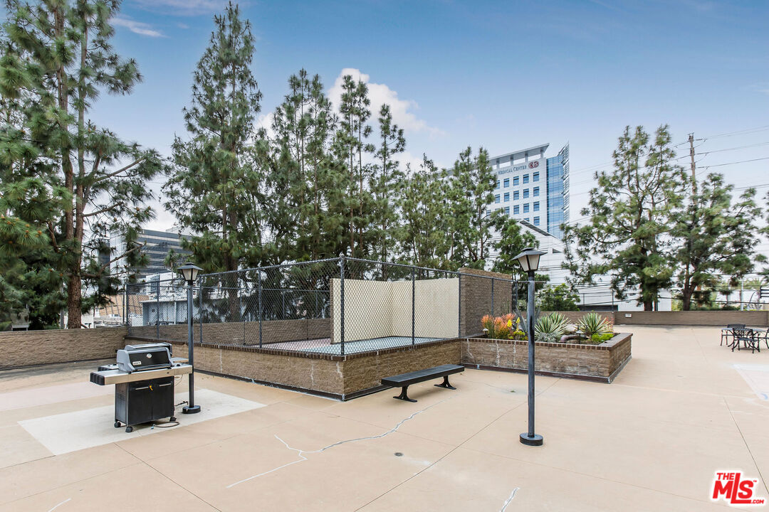 321 S San Vicente Blvd Unit: 1002