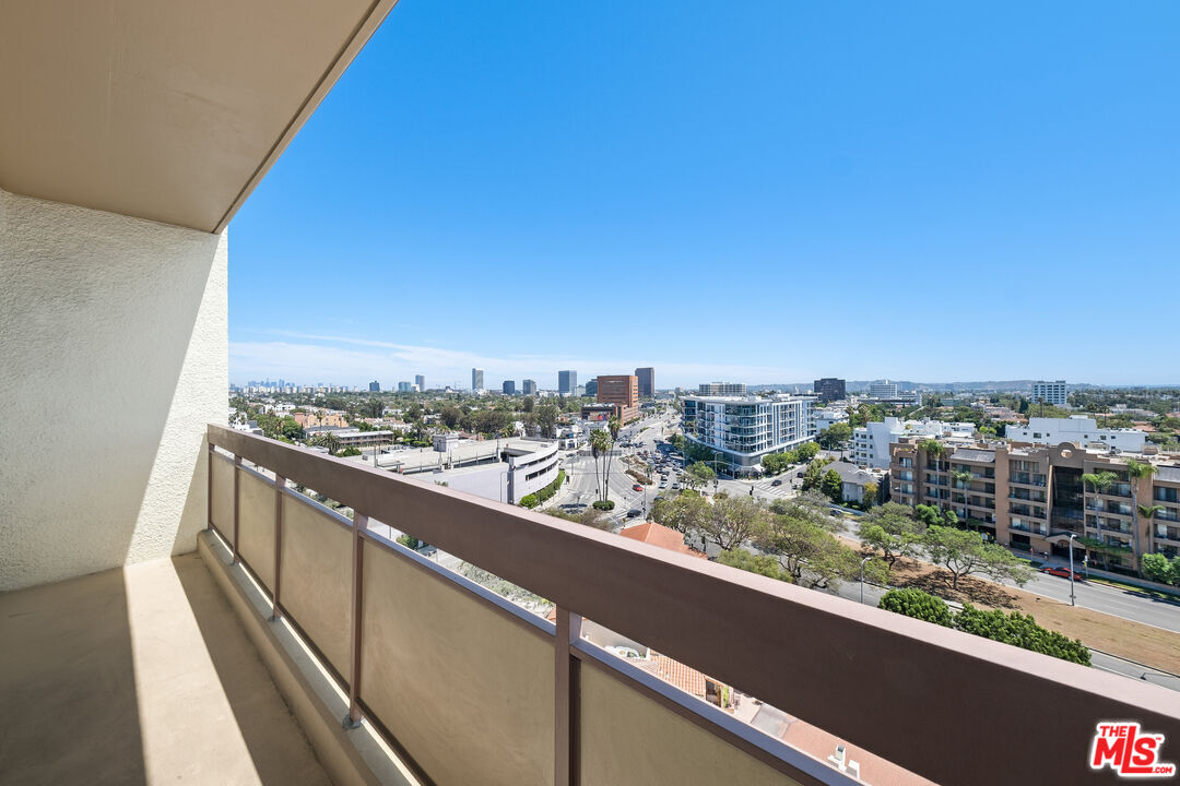 321 S San Vicente Blvd Unit: 1002