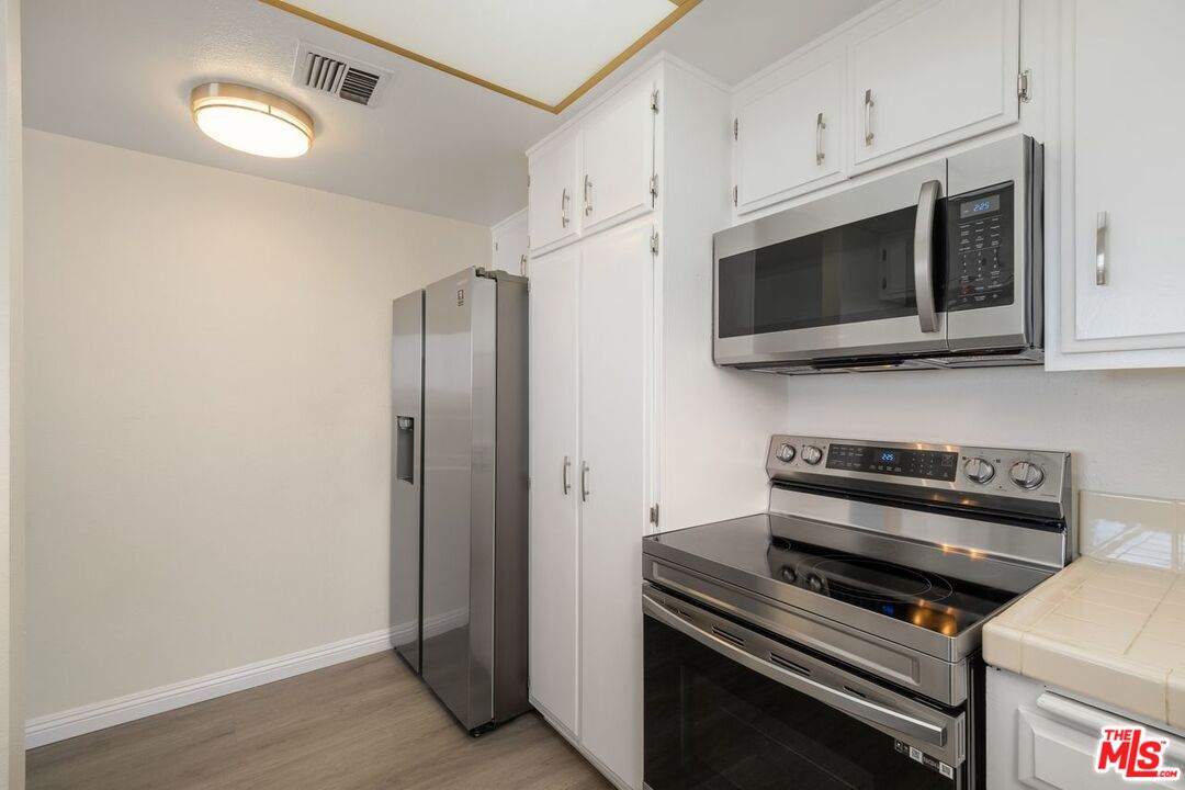 321 S San Vicente Blvd Unit: 1002