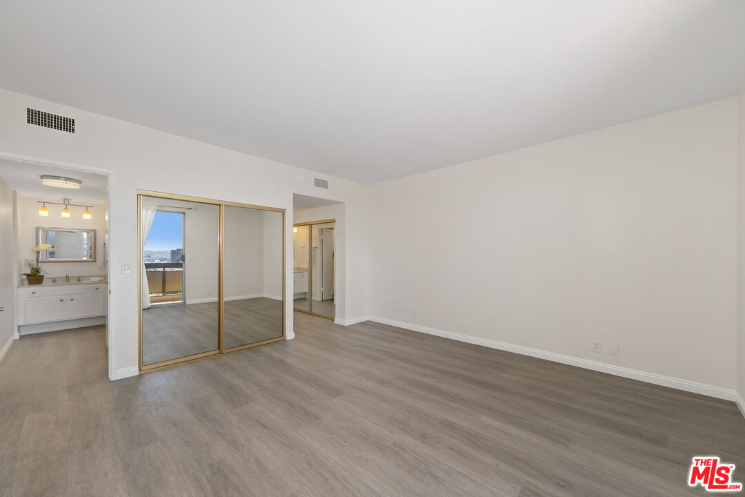 321 S San Vicente Blvd Unit: 1002