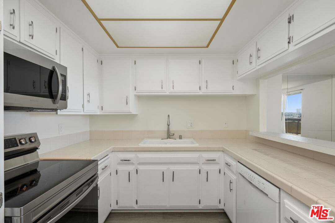 321 S San Vicente Blvd Unit: 1002