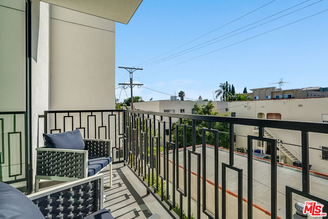 1021 S Shenandoah St Unit: 303