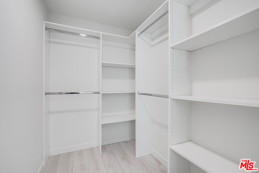 1021 S Shenandoah St Unit: 303