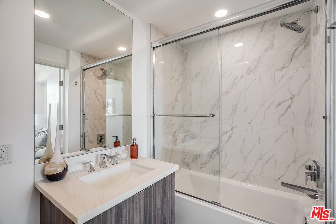 1021 S Shenandoah St Unit: 303